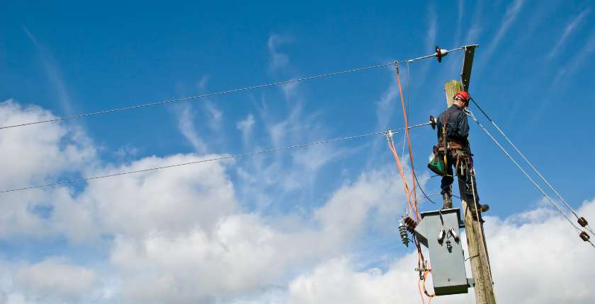 Electricity engineer up a power line